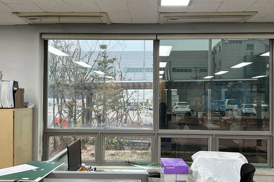 인천외항운송 사무실 눈부심 저감 필름 시공